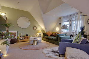 Lounge- click for photo gallery